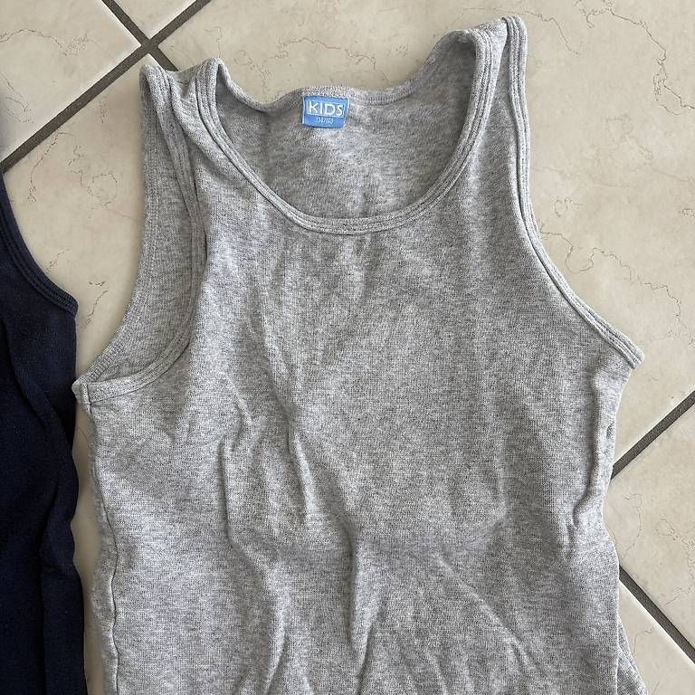 Camicie, T-shirt & Polo: 2 Trägershirt grösse 134/140 – Usato da Zimmerwald venduto da wuff81 2
