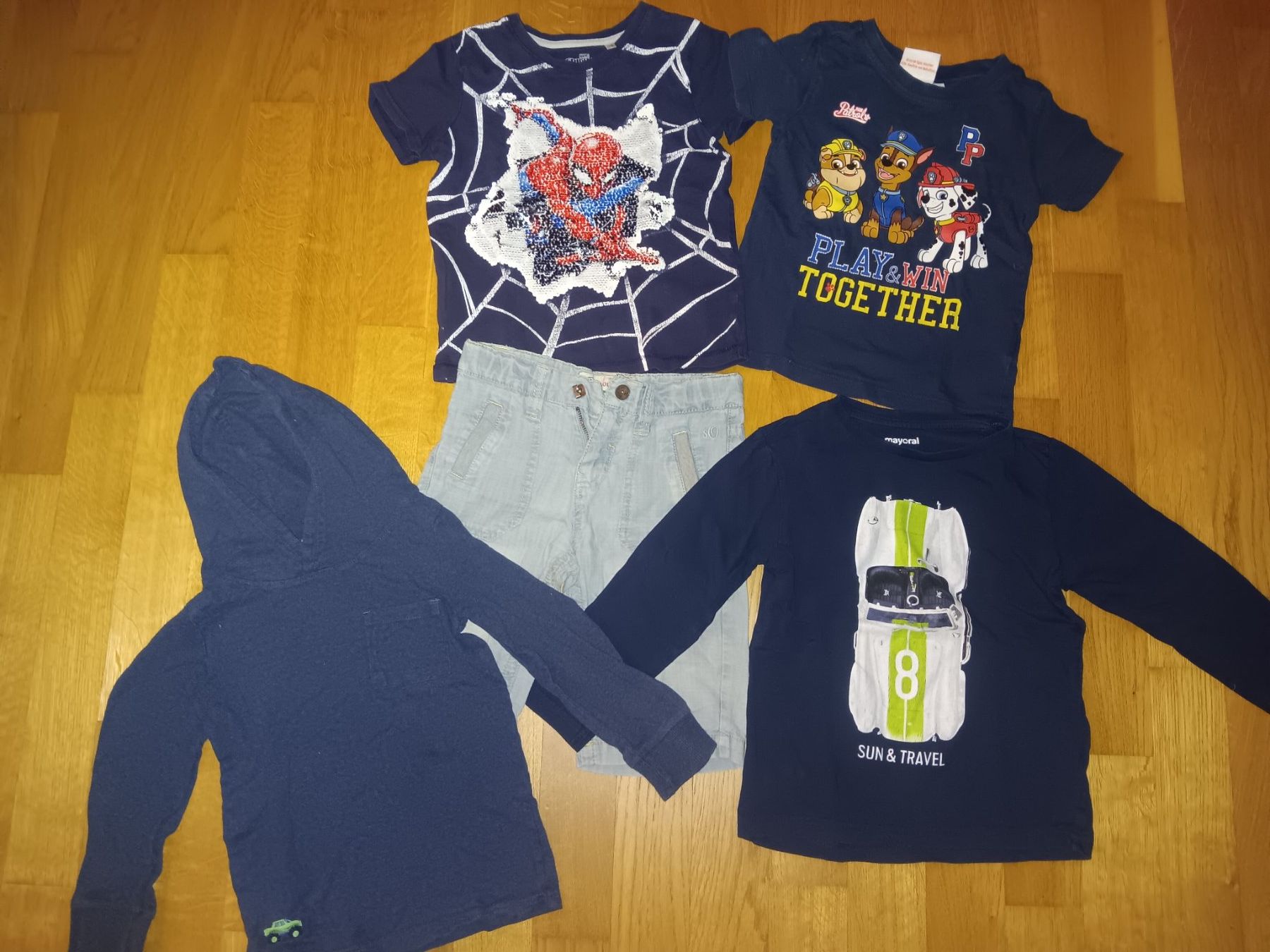 Lotti & Set di vestiti: Diverse Kinder Kleider , Gr. 110 – Usato da Gelterkinden venduto da ram_5vkp