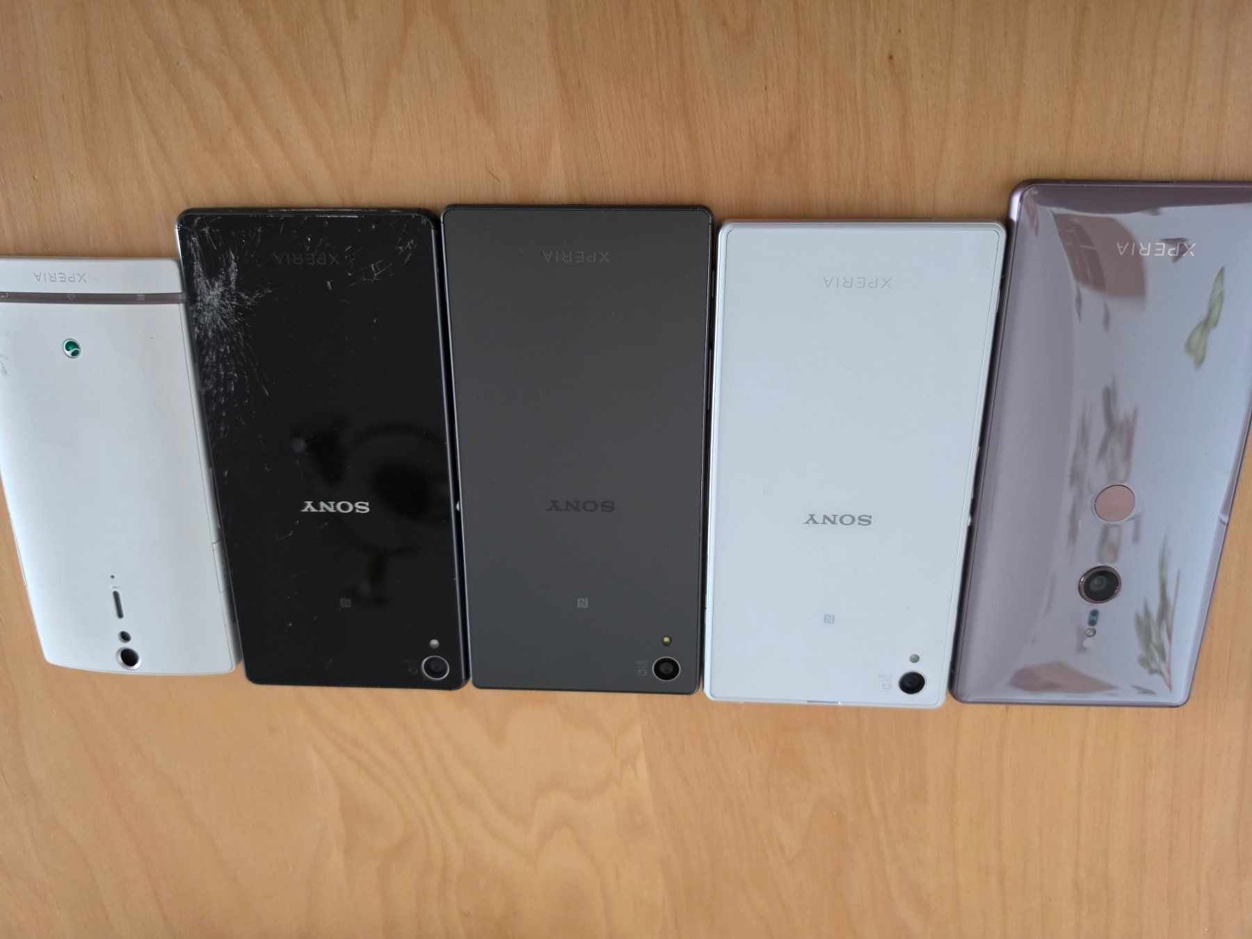 Sony Telefoni cellulari / Smartphones: 5 x Sony Xperia – Usato da Fahrwangen venduto da kittycat88 1