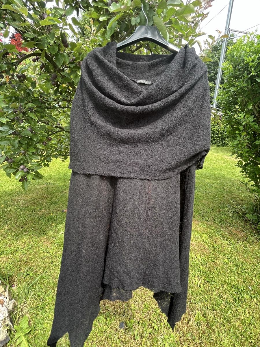 Grizas Top: GRIZAS Oberteil Sommer schwarz L – Usato da Heerbrugg venduto da sputnik09 5