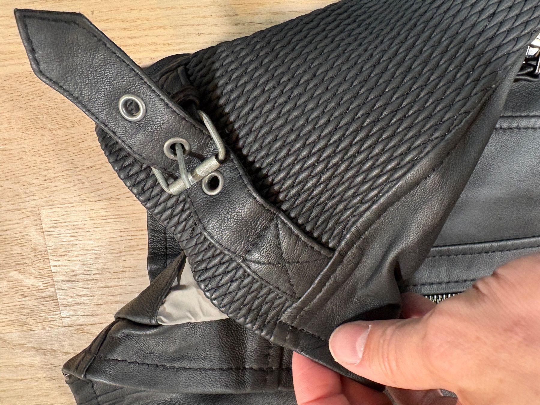 Jacken: Stylishe Lederjacke von Cafe Racer – Gebraucht aus Elgg von Jo_Naj 9