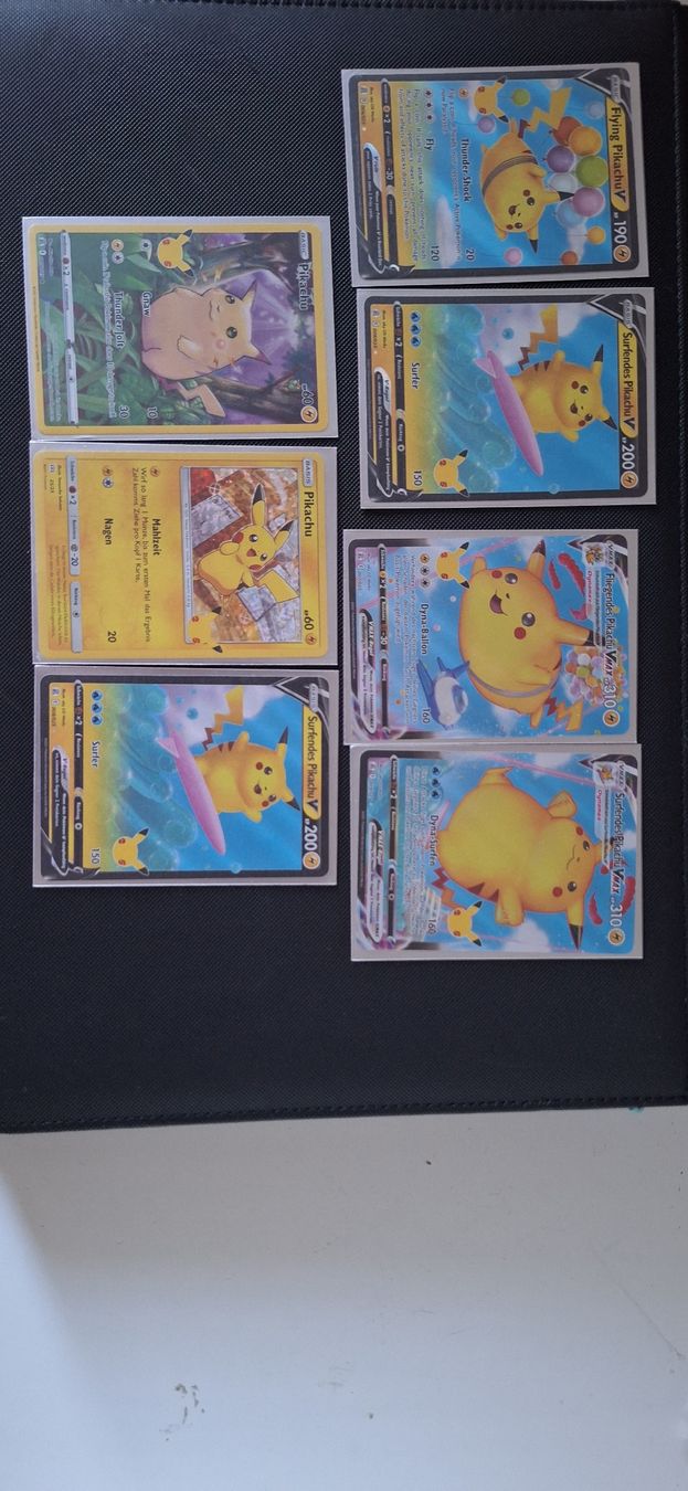 Cartoline: Pokemom Celebrations Pickachu Bundle – Nuovo (secondo la descrizione) da Riehen venduto da rah_rr6c