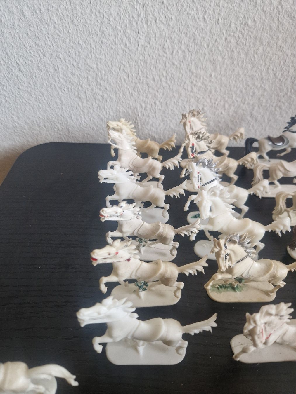 Figurines: Antiken Plastik Pferden 🐎 – D'occasion à Berikon par Wiederverwender2024 2