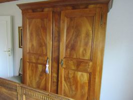 Schrank 2-türig antik-Nussbaum - Kleiderbügeltiefe   (Nr.80)