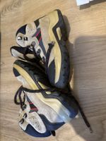 Lightweight hiking boots, unisex, size 28, good tread.