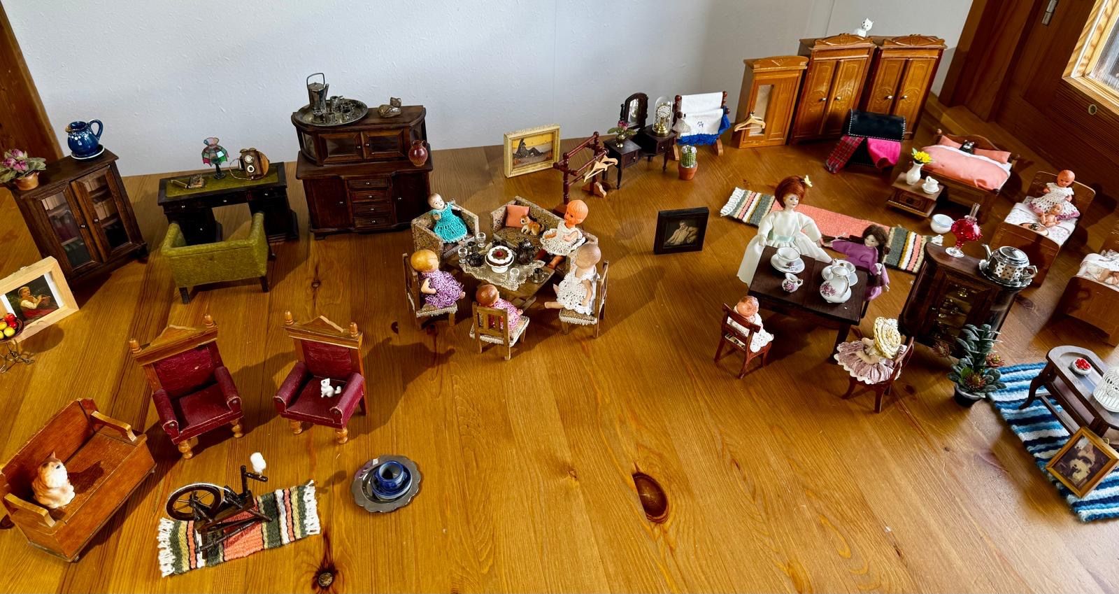 Maisons & Meubles de poupées: Puppenstube antik – D'occasion à trogen par Rsuzuki