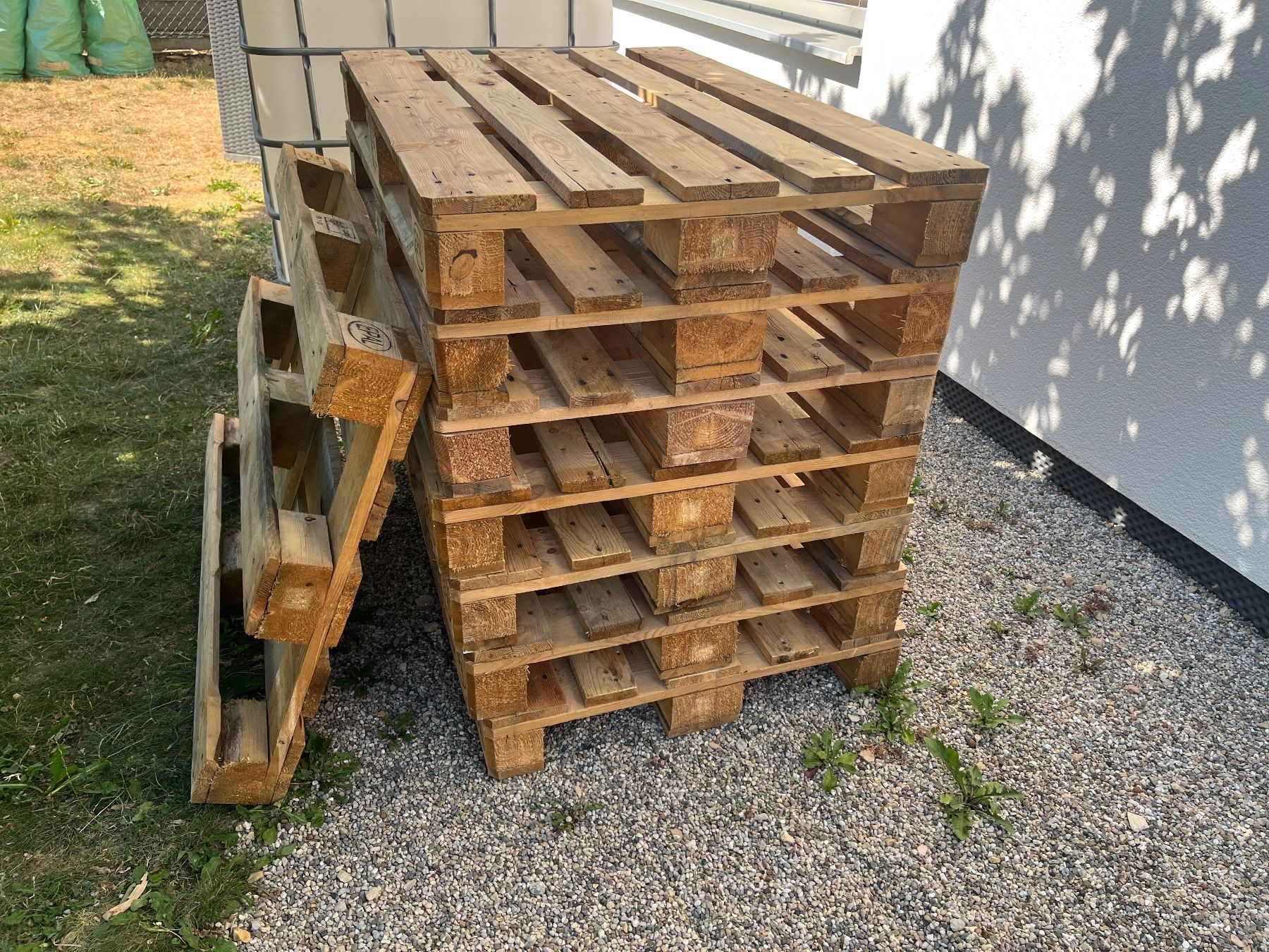 Palettes: Holzpaletten – D'occasion à Vinelz par Lewis001