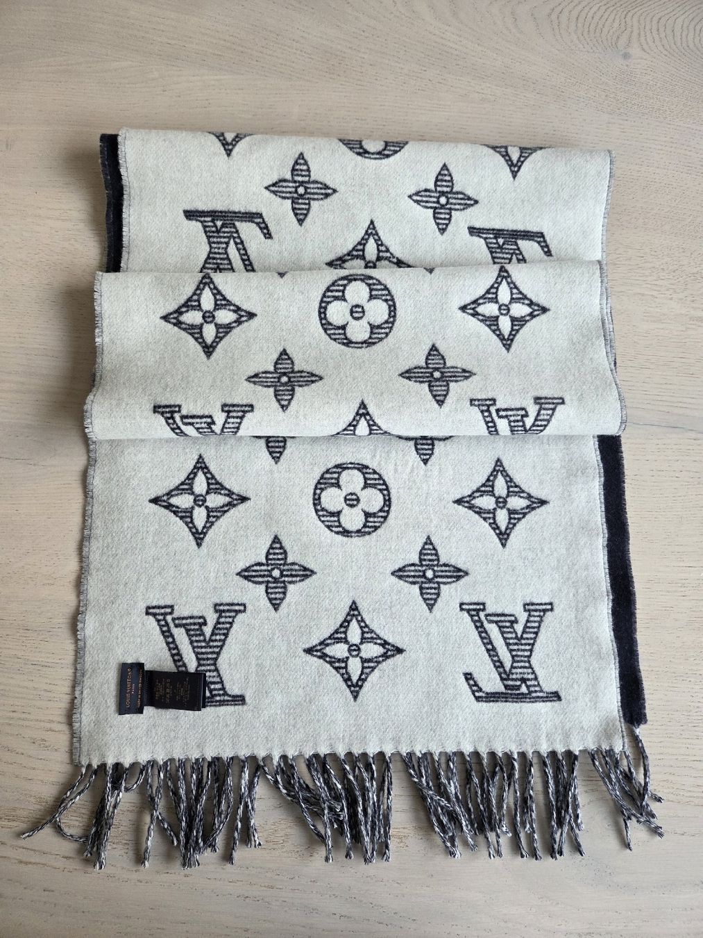 Louis Vuitton Foulard & Sciarpe: Louis Vuitton Monogram Shadow Schal – Nuovo (secondo la descrizione) da Belp venduto da Mary-Angel 2