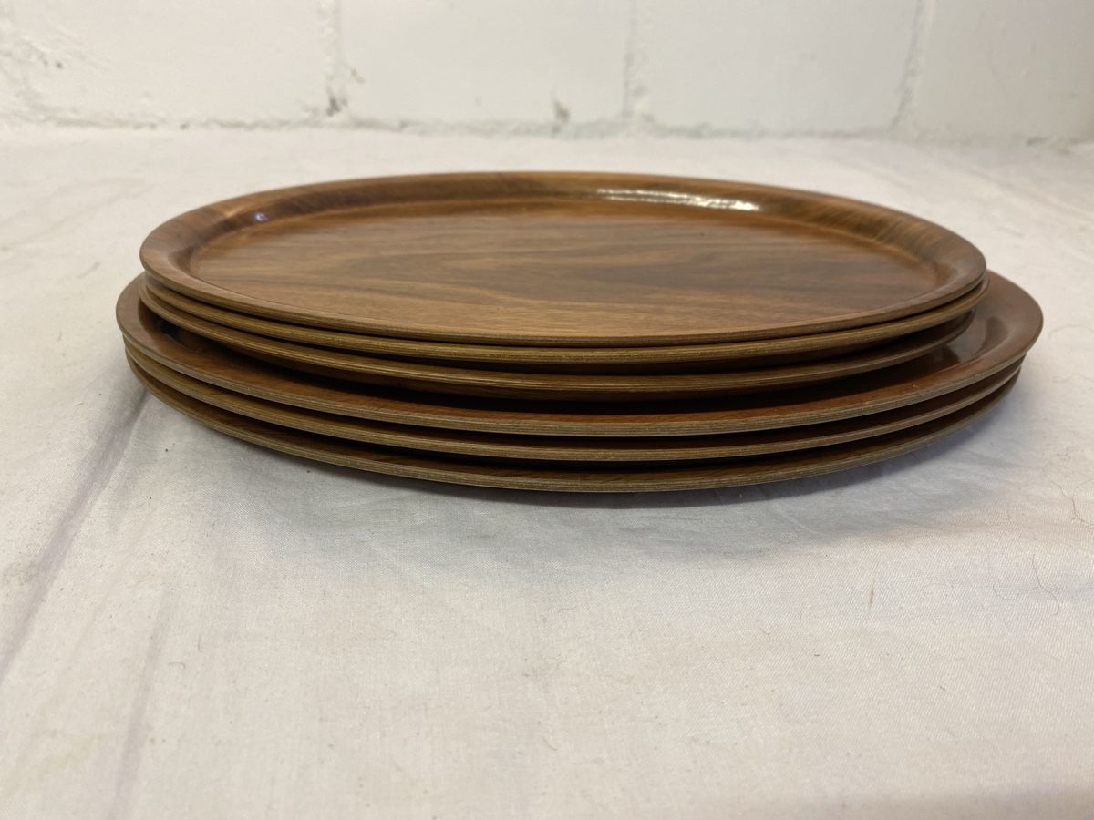 Servierplatten: 6 er Set Vintage Kunststofftabletts, Serviertabletts – Gebraucht aus sursee von trilli-tralli 8