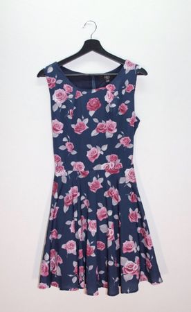 Iska Kleid mit Rosenmuster, Gr. M, Top Zustand!