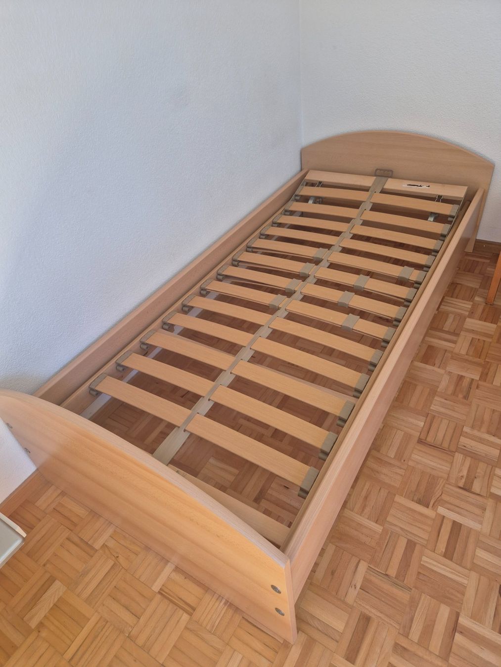 Letti: Bett / Matratze 200cm x 90cm – Usato da Einsiedeln venduto da Lunajune1 1