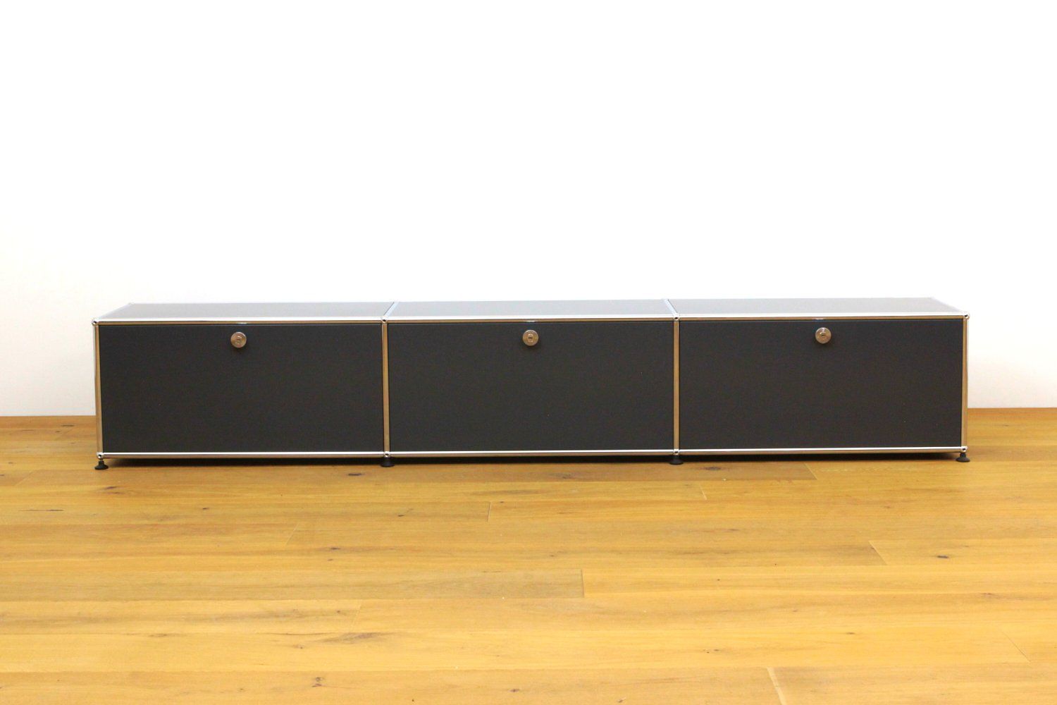 USM Scaffali: USM Haller Lowboard Anthrazitgrau – Nuovo (secondo la descrizione) da Affoltern am Albis venduto da StudioStandard