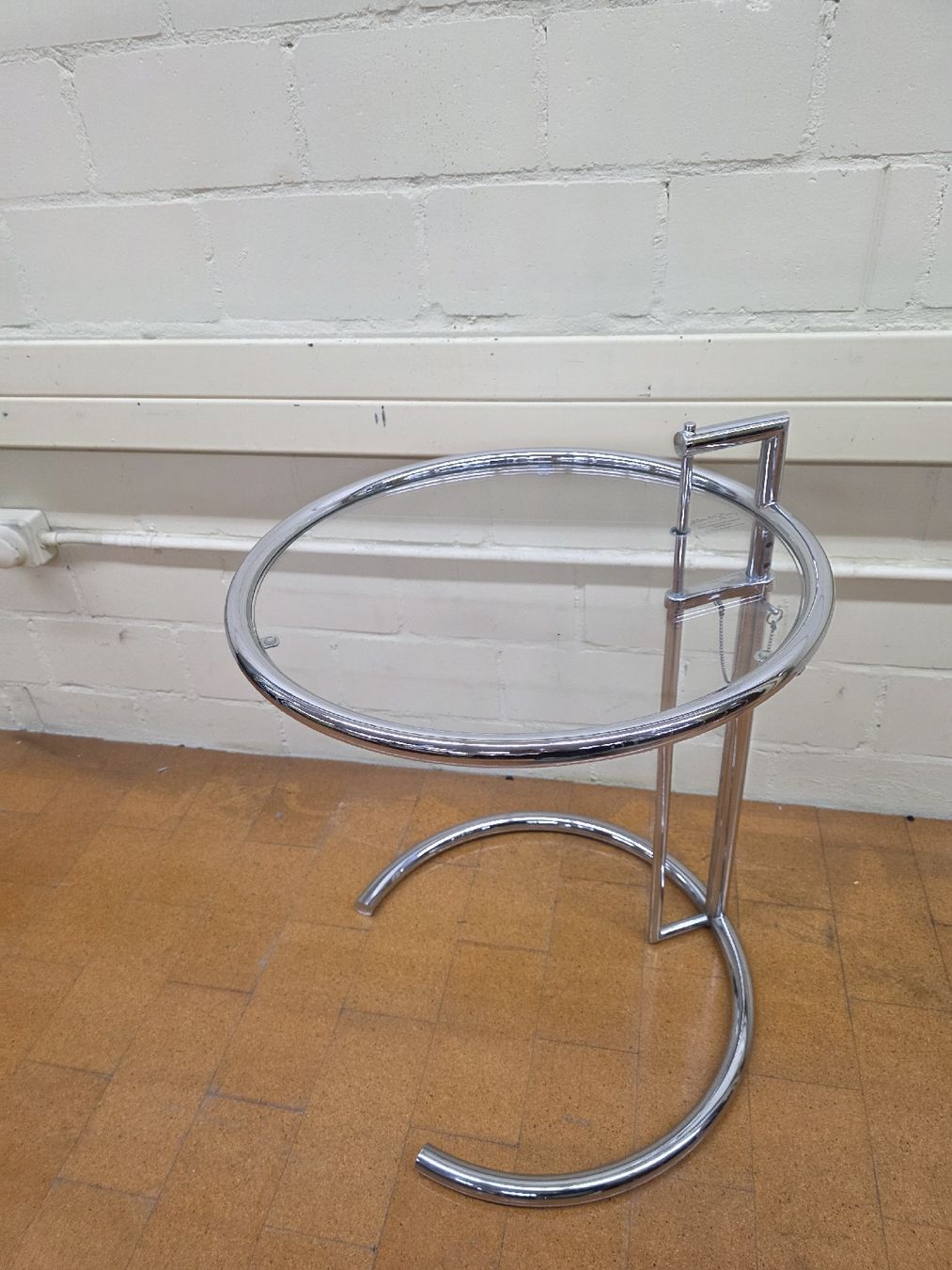 Classicon Tables: Adjustable Table E1027 Beistelltisch ClassiCon Eileen Gray  – D'occasion à Lichtensteig par UsedINStore 3