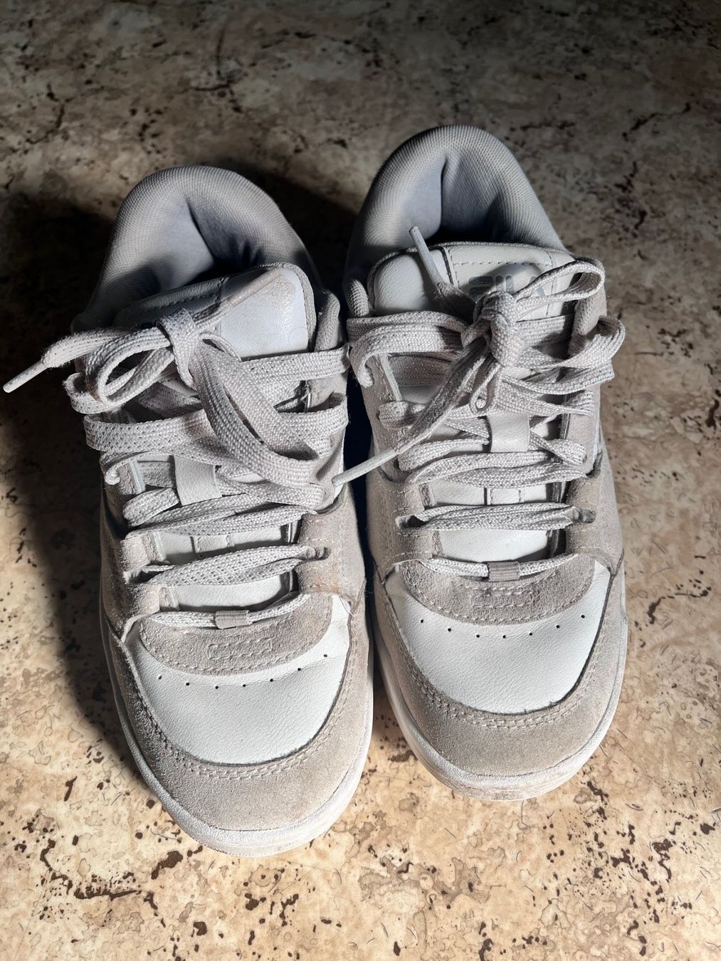 Scarpe da donna: Fila Sneaker grau mit weissem Einsatz, Gr. 37 – Usato da Laufen venduto da eichhorn15