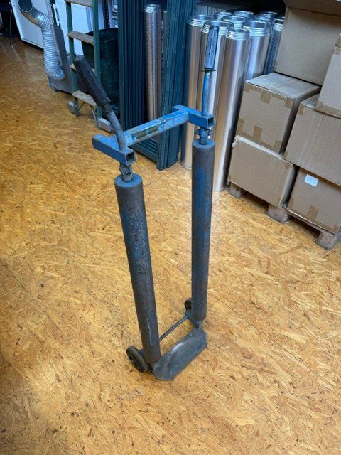 Tous les outils: Blechrolle Abrollbock – D'occasion à Basel par Mirko00