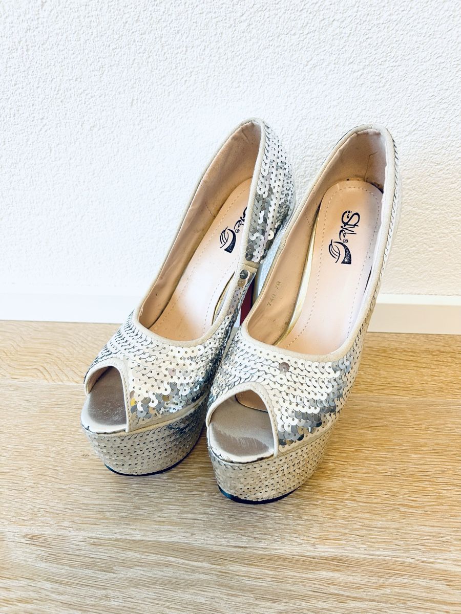 Scarpe da donna: Extravagante Highheels – Nuovo (secondo la descrizione) da Rorschach venduto da fla_62jm