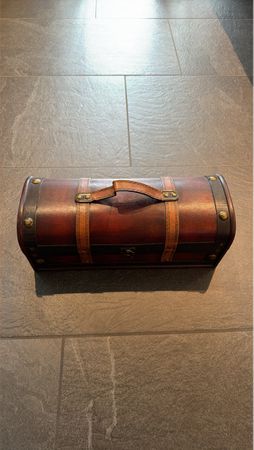 Truhe Holzkiste mit Lederriemen Vintage Stil
