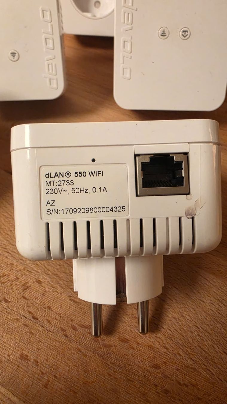 Devolo Unità & Adattatore: 7 Devolo dLAN Powerline-/WLAN-Adapter – EU-Stecker – Usato da Wangen SZ venduto da Eggenbergerit 1