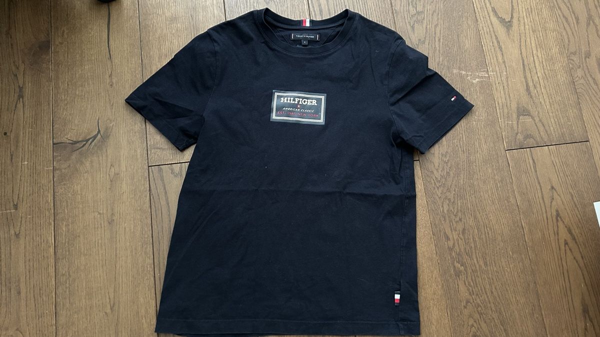 Tommy Hilfiger T-shirt: Tommy Hilfiger T-Shirt – Nuovo (secondo la descrizione) da Kriens venduto da SRIKA