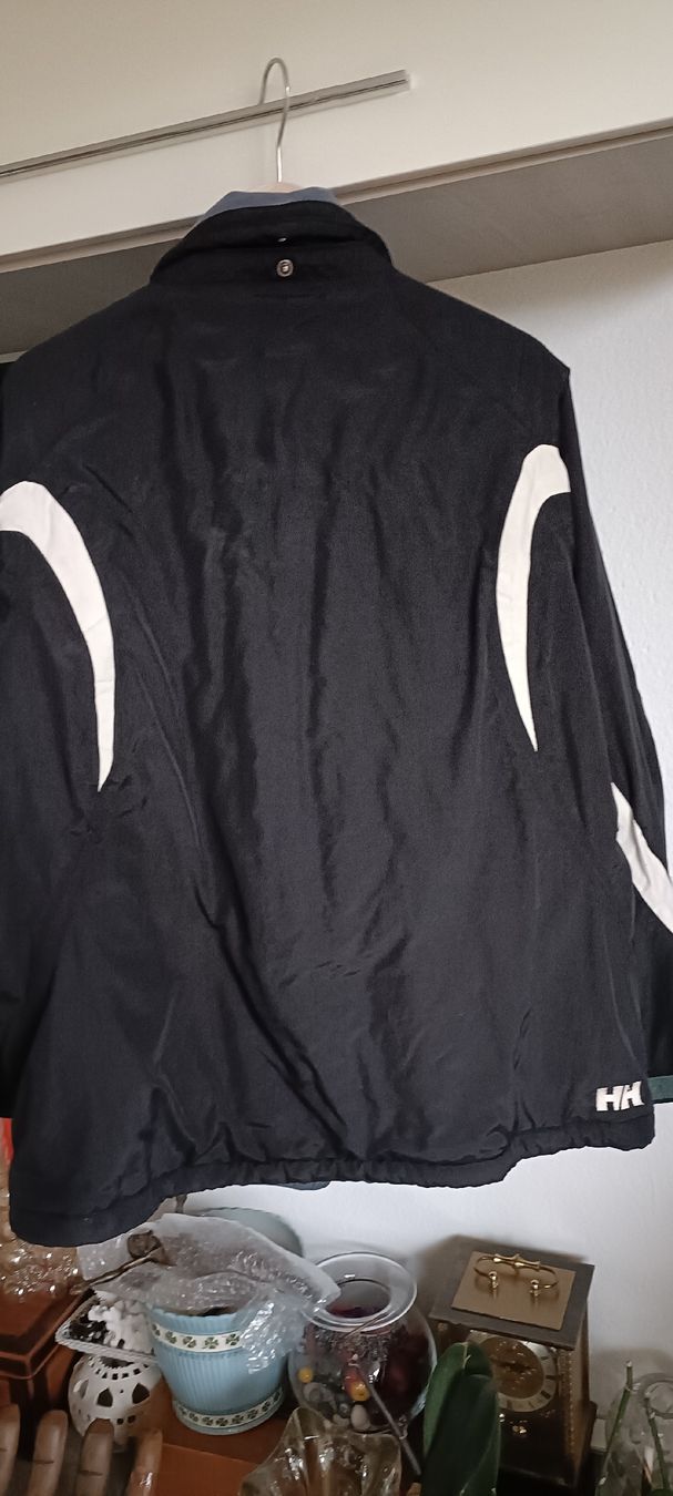 Giacche: Giacca Helly Hansen nera, perfetta per l'inverno! – Usato da Lugano venduto da ycd_rv8h 1