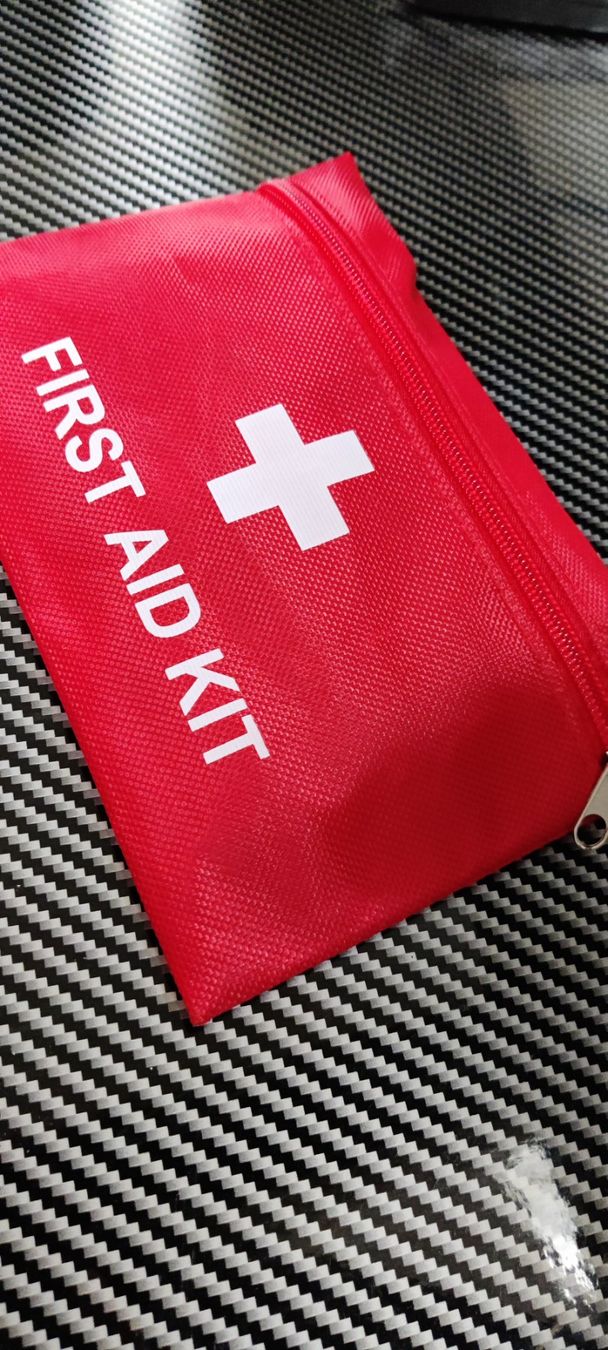 Kit di pronto soccorso: 12-teiliges Erste-Hilfe-Set, neu – Usato da Ettingen venduto da flouleFM 1