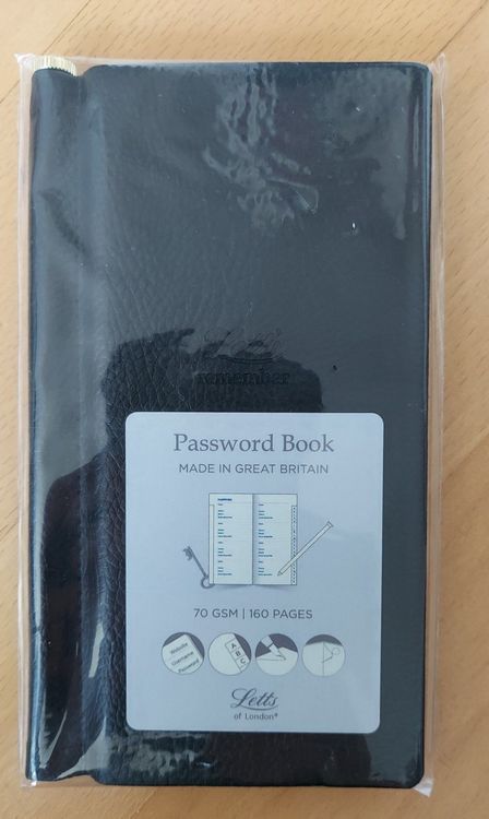 Libri: Passwortbuch schwarz aus Kunstleder – Nuovo e nell'imballaggio originale da Basel venduto da Mazzo84