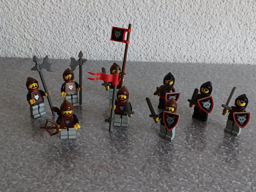 9 Lego Figuren /Ritter Wolfpack mit Zubehör. Gemäss Bilder (Gebraucht ...