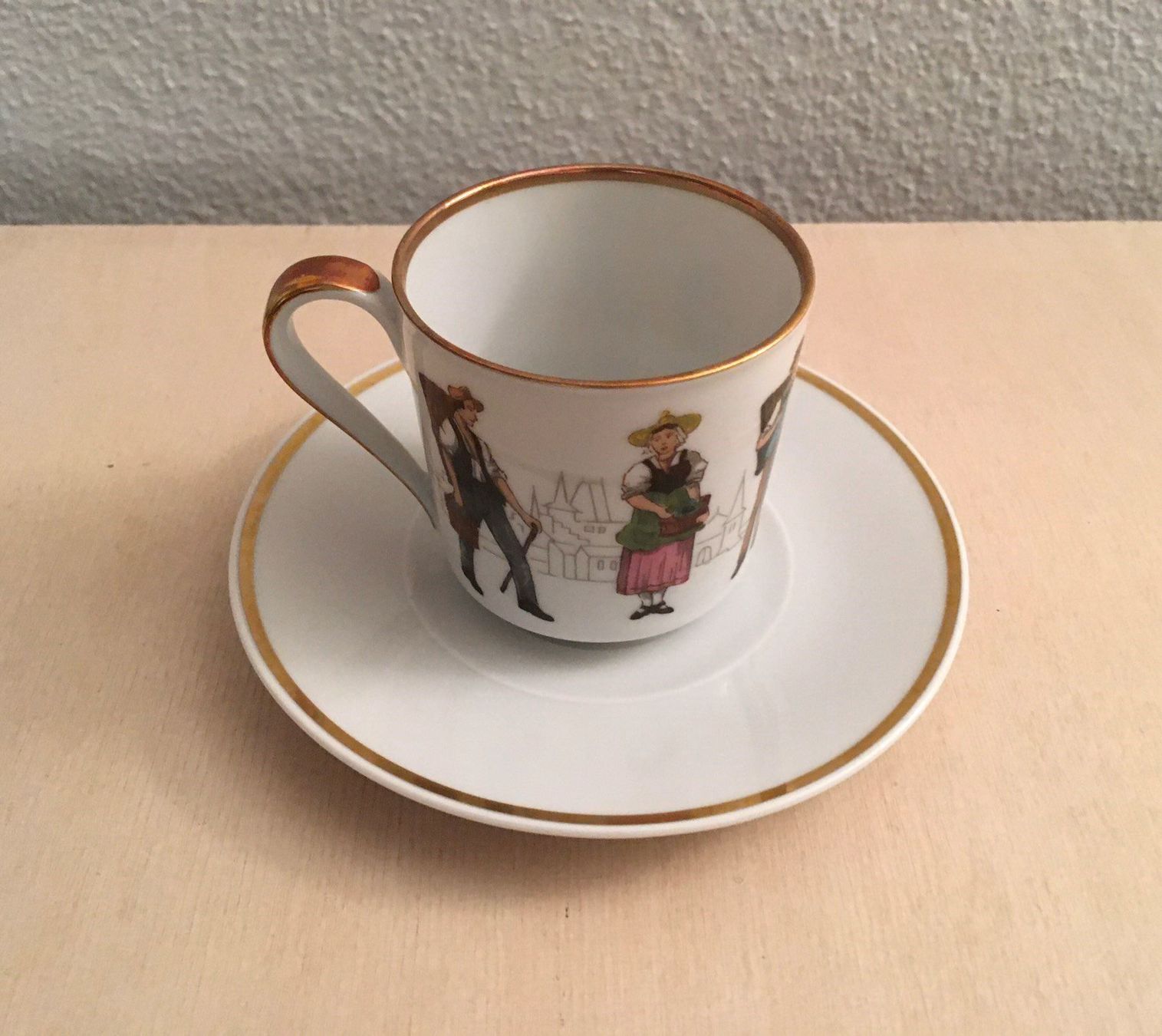 Tassen: Langenthal Trachtentasse, handbemalt – Gebraucht aus Basel von citystore 1