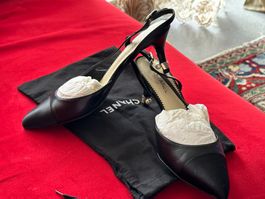 Chanel Pumps in limitierter Auflage mit Perle 39,5