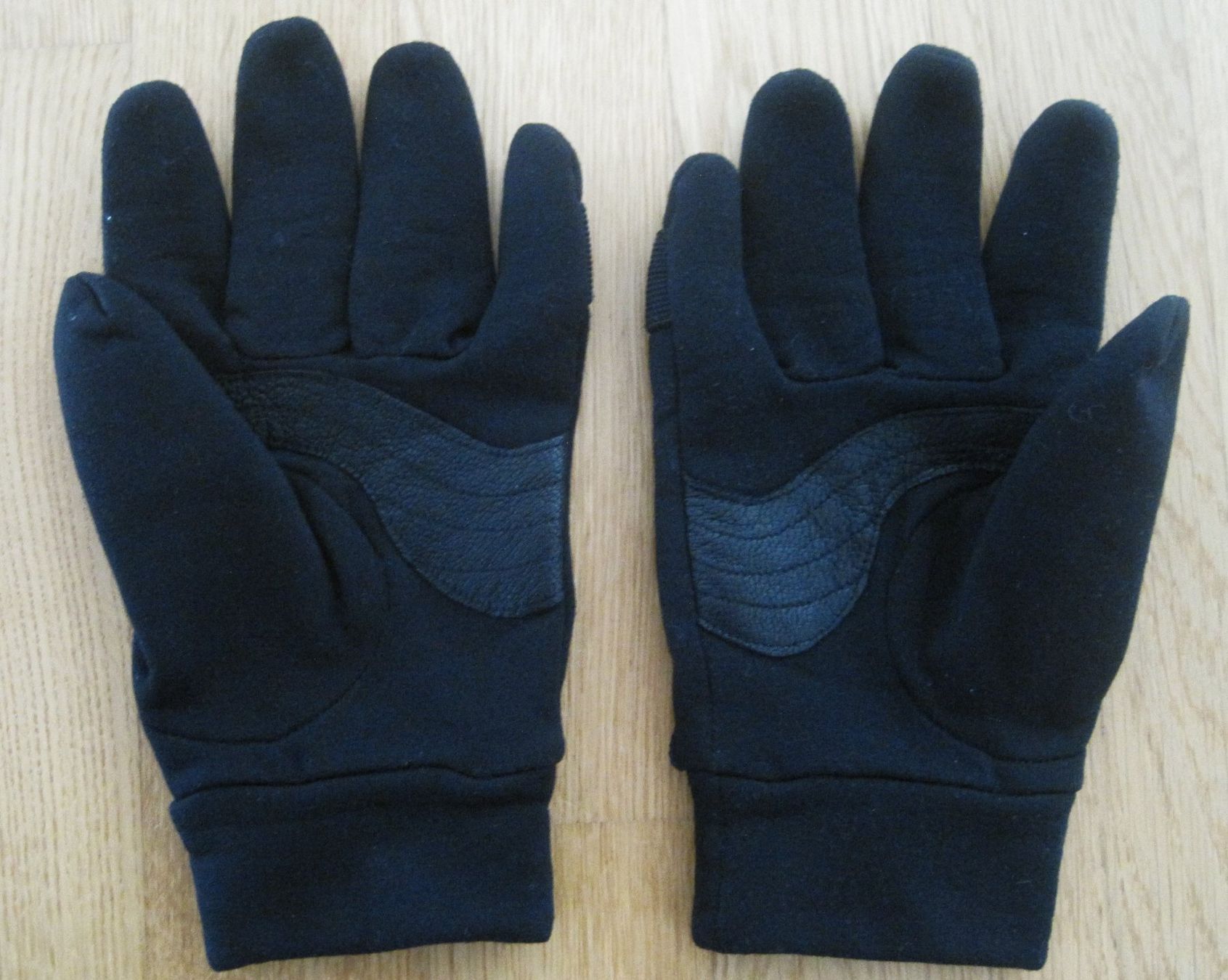 Guanti & manicotti: Outdoor Handschuhe schwarz mit Schutz-Einlagen – Usato da Rickenbach Sulz venduto da Sodeli23 1