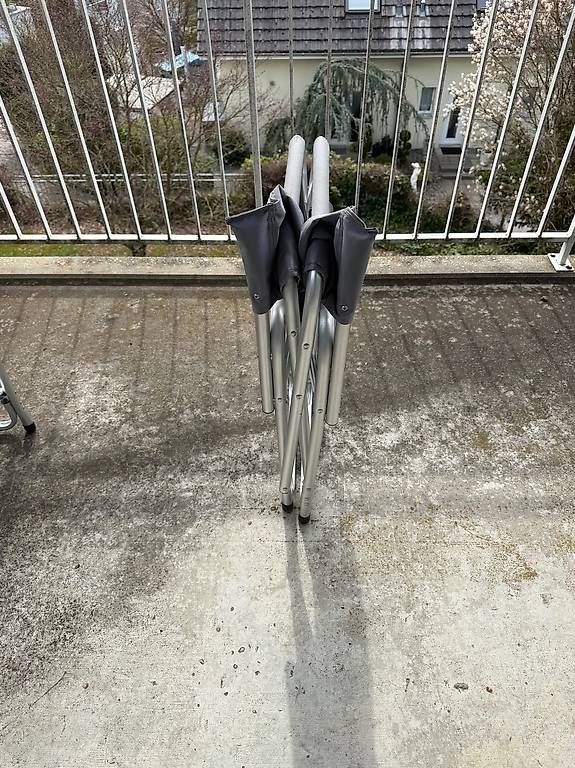 Set di tavolo e panche: Campingtisch und -stühle  – Usato da Mühlethal venduto da Antikroesus 1