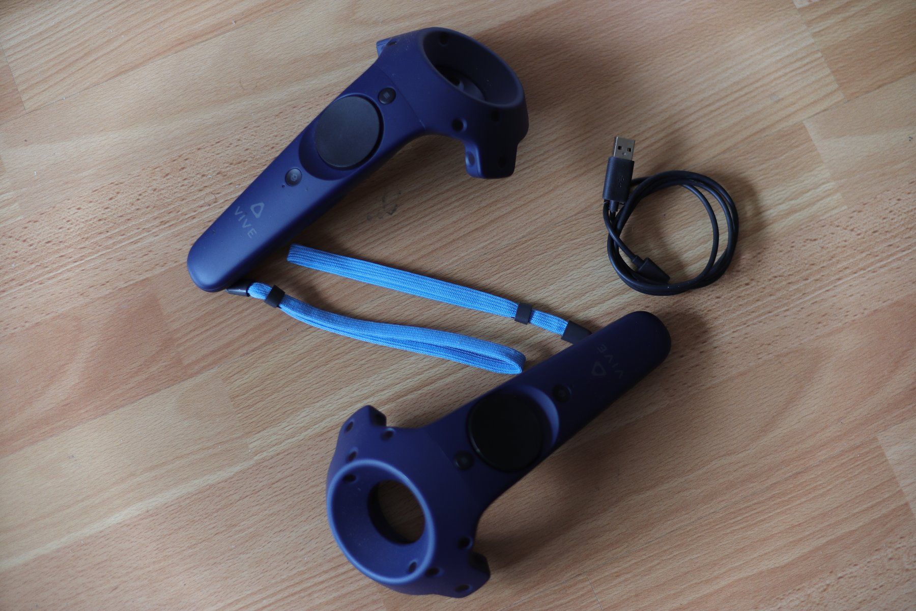 HTC VR Brille: HTC Vive Pro Full Kit+Wireless Adapter+Leap Motion. Ab 1 CHF – Gebraucht aus Uzwil von Kriceuk 5