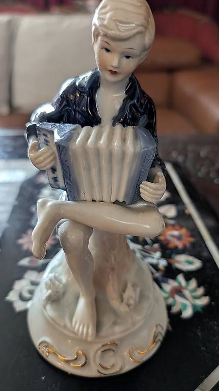 Statuette: Capodimonte Figur Akkordeonspieler, 20 cm – Usato da Ascona venduto da ArtRomantica 2