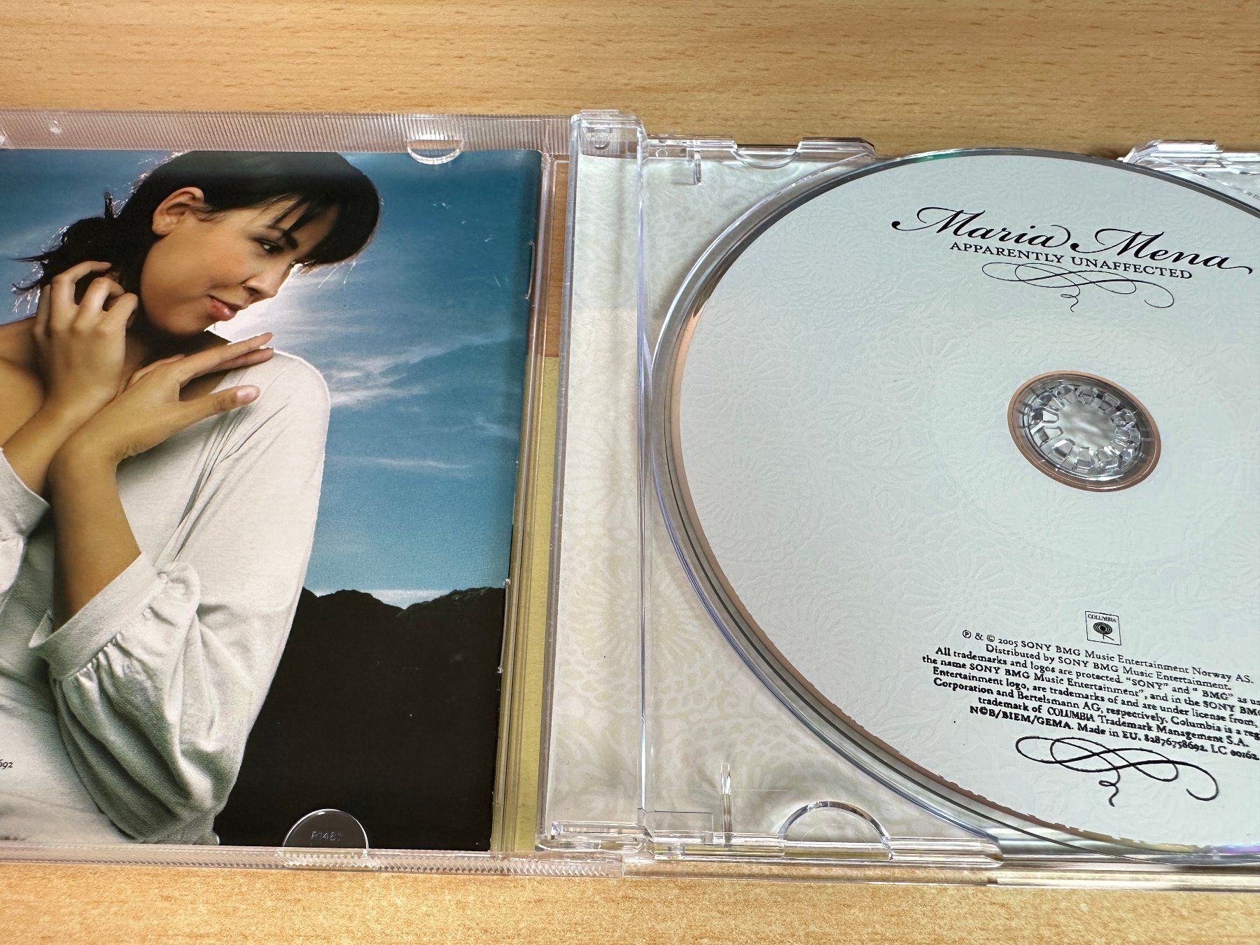 CD: E2 Maria Mena – Apparently Unaffected – Usato da Rikon im Tösstal venduto da Alpenmutz 2