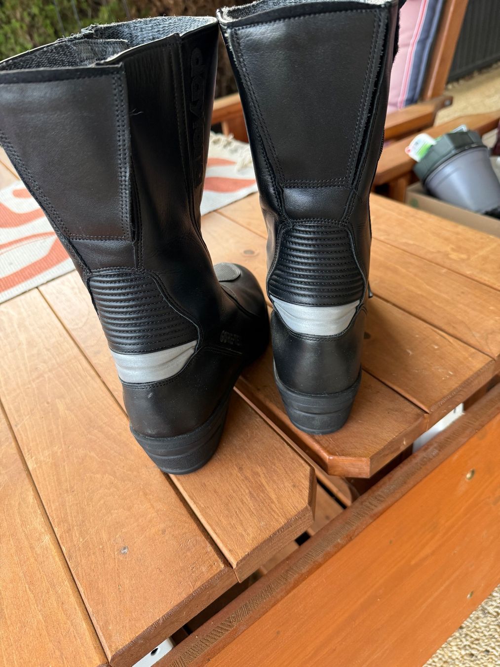 Damenschuhe: À vendre botte moto taille petit 38 neuve – Gebraucht aus Jongny von Chams1 1