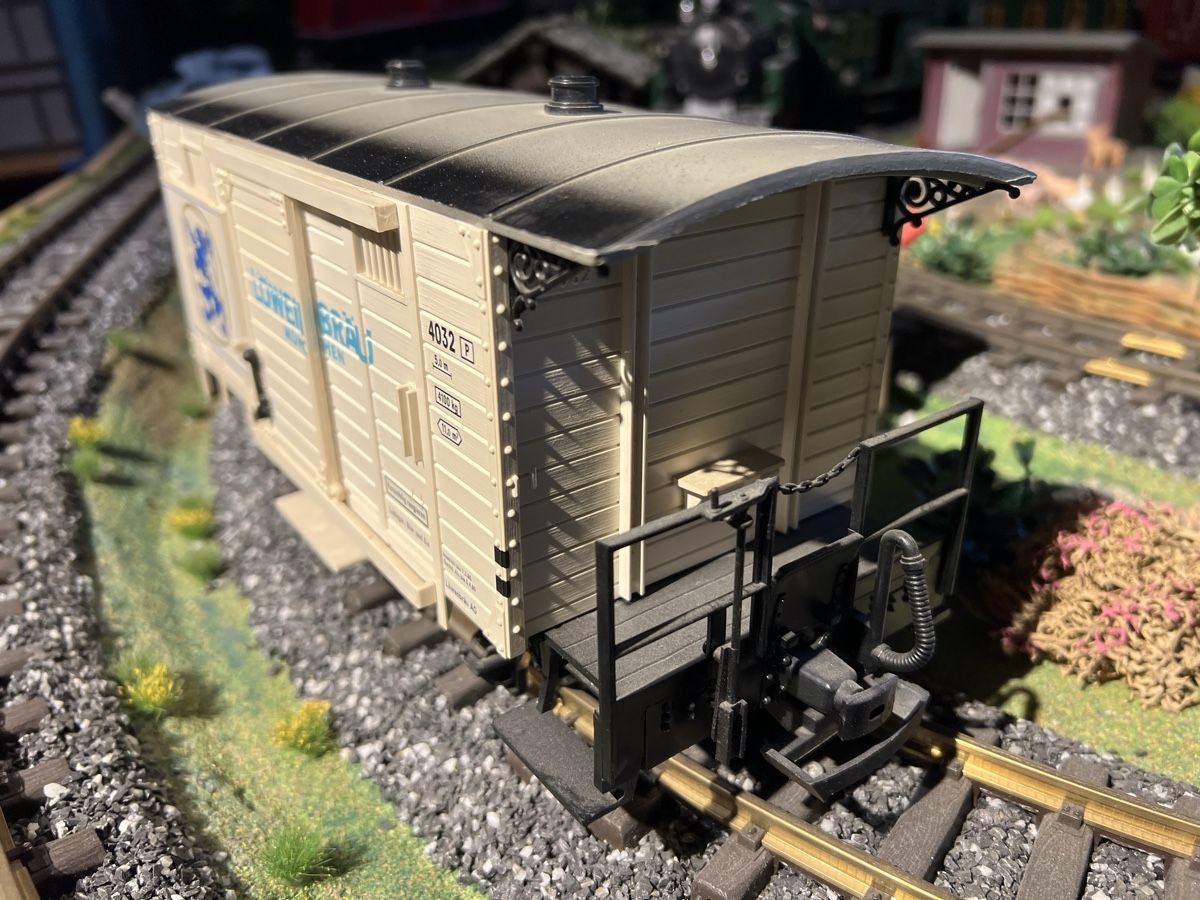 LGB Modellini di ferrovie: LGB Güterwagen Löwenbräu – Usato da Opfikon venduto da lsp01 1