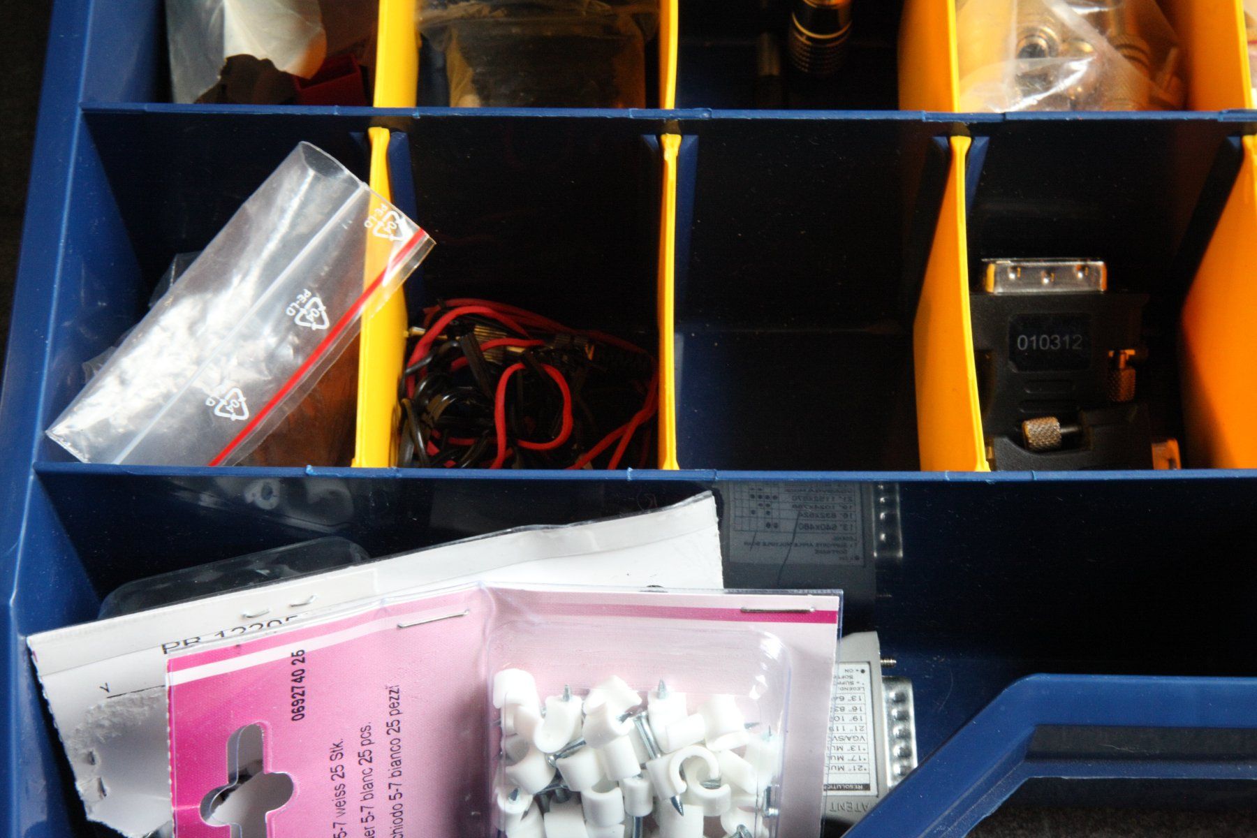 Tutti gli attrezzi: Diverse Teile für Computer, TV, HiFi – Usato da Dietikon venduto da Idefix66 2