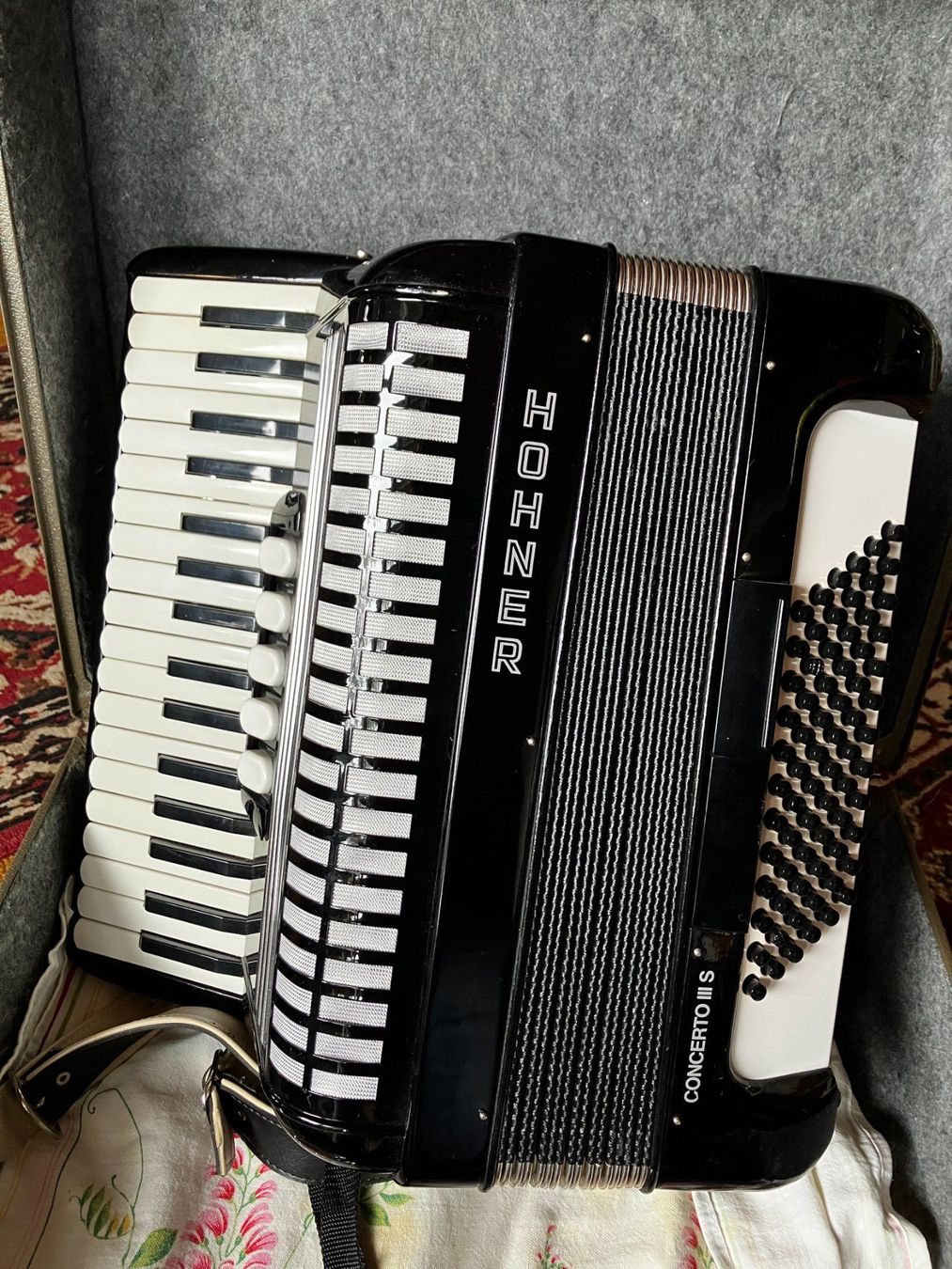 Strumenti musicali: Akkordeon Hohner Concerto 3S – Usato da Beinwil (Freiamt) venduto da apiflor