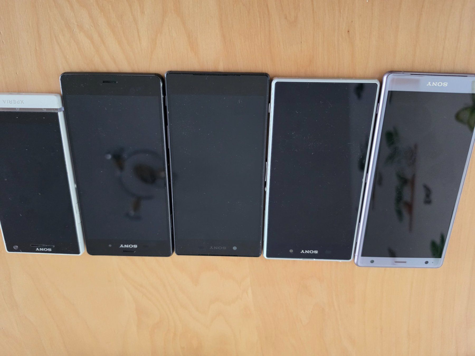 Sony Telefoni cellulari / Smartphones: 5 x Sony Xperia – Usato da Fahrwangen venduto da kittycat88