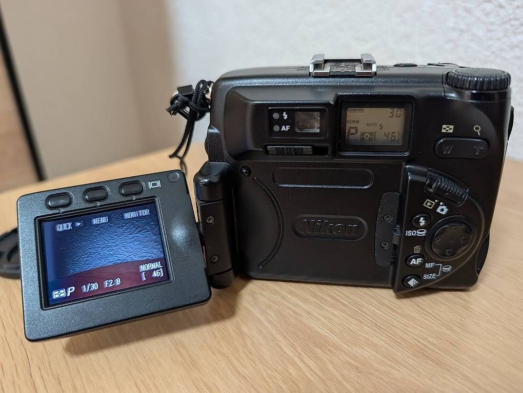 Nikon Fotocamera: Caméra digitale Nikon Coolpix 5000 – Usato da Collombey venduto da dan_kf9j 1