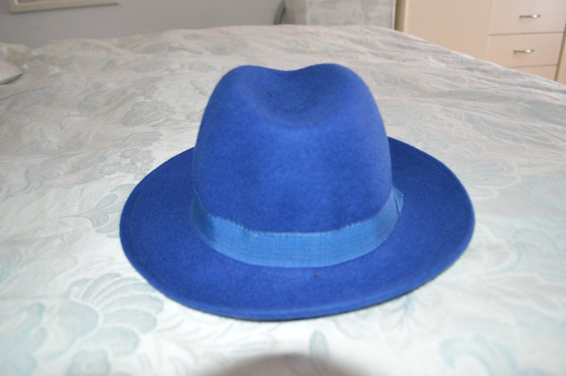 Copricapi, berretti & cappellini: Cappello da donna – Usato da Brione s. Minusio venduto da clk_8kjj 2