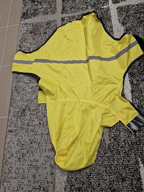 Abbigliamento: Hunderegenmantel Grösse L – Usato da Wikon venduto da Taf-13 1