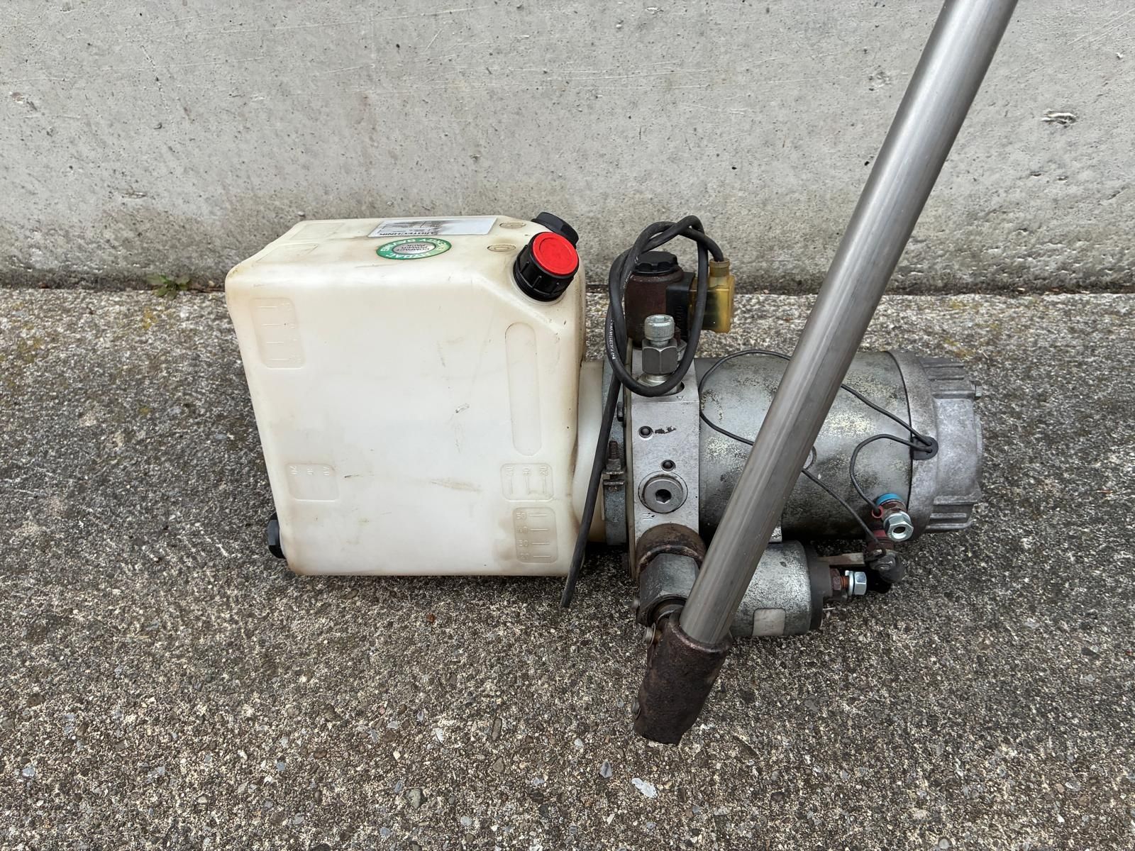 Pompe & Parti di ricambio: Hydraulikpumpe 12 V – Usato da Oberentfelden venduto da Eros09