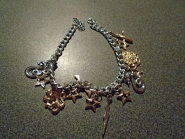 Armband silberfarbig, verschiedene Anhänger, silber- und gol