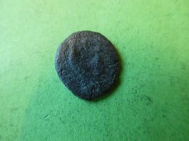 uralte Bronzemünze 16 mm     1.31 g