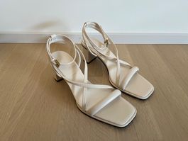 Massimo Dutti Sandale Absatz creme