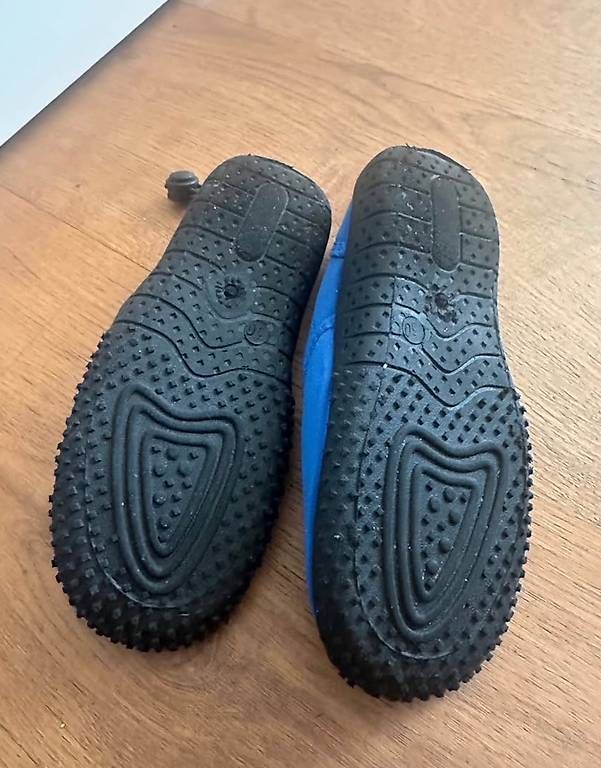 Scarpe da uomo: Badeschuhe blau (Gr. 30) – Usato da Endingen venduto da country_family 1