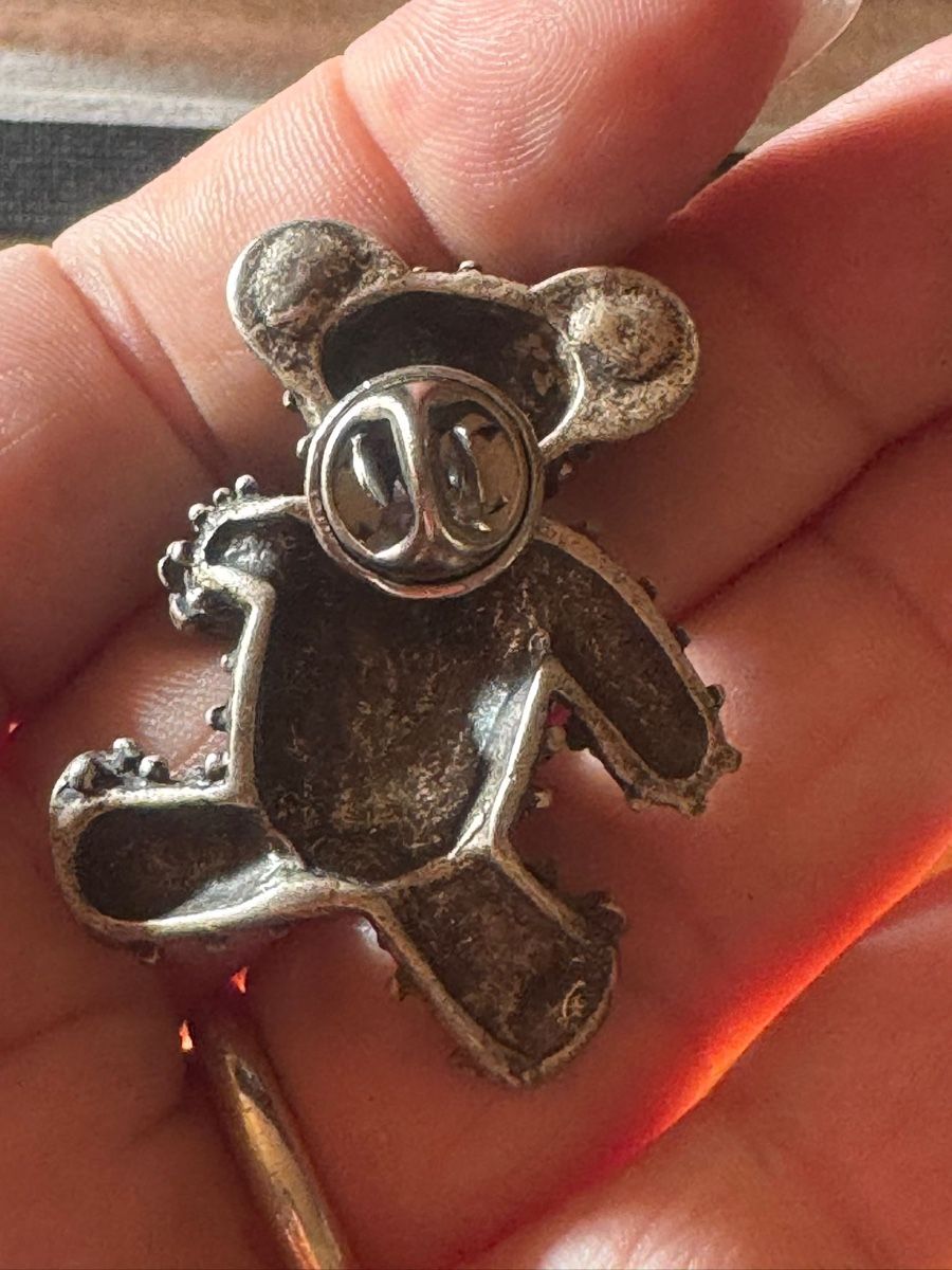 Statuette: Verkaufe ein Pin in vorm von einem Teddybär  – Usato da Basel venduto da Ajscha7o1 1