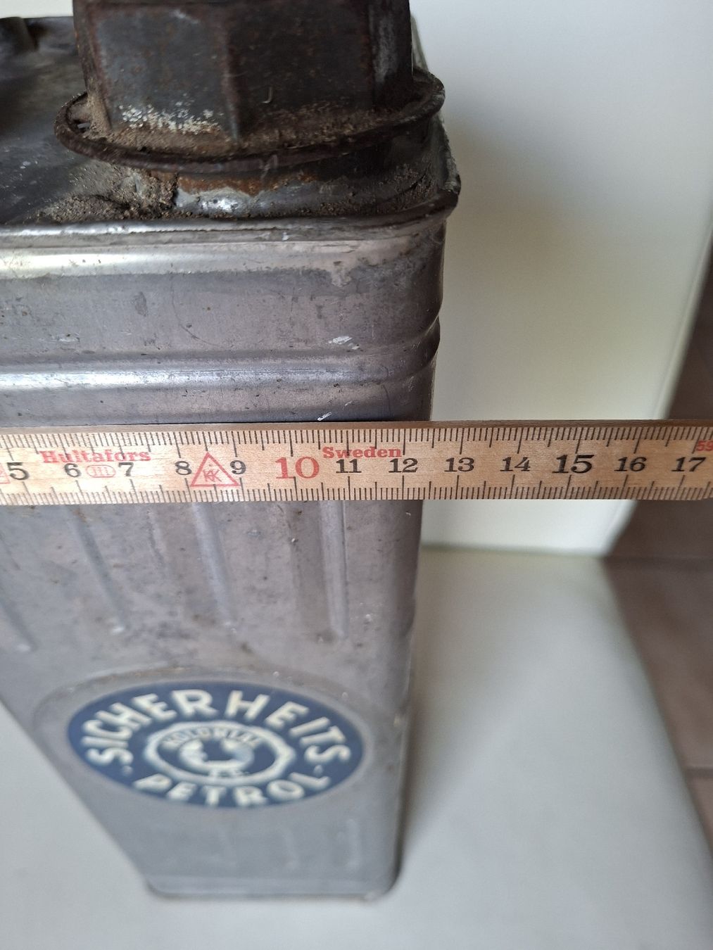Schweizer Armee Benzinkanister: Antiker Blech Petroleum Kanister  – Gebraucht aus Schwanden Sigrisw von len_9yqg 5