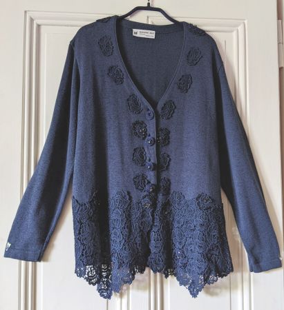 MARIANNA MASI : Cardigan chic, grosse dentelle et strass M-L
